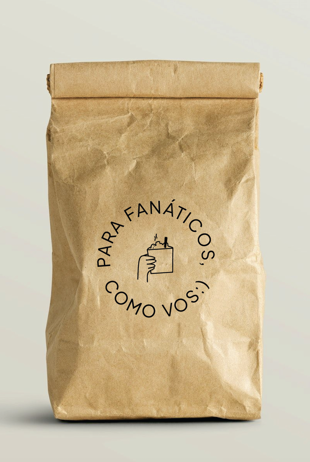 Bolsa de papel marrón con marca PARA FANÁTICOS COMO VOS